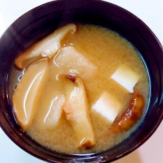 椎茸と豆腐と麩の味噌汁